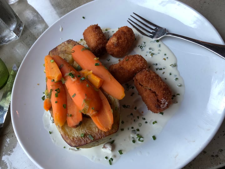 review photo of Flora Eggplant Steak with baby carrots and tater tots with a truffle aioli sauce shared by @jiscilla on 01 Jan 2021 - review
