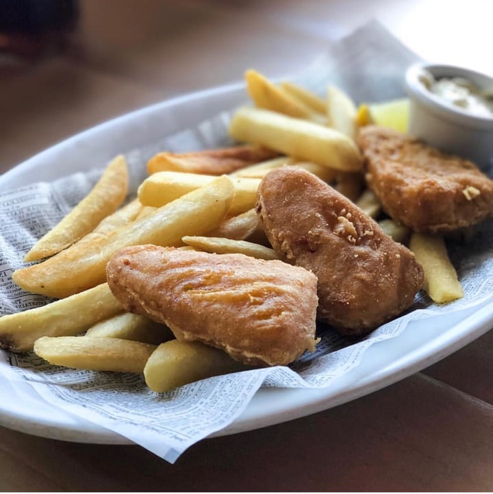 photo of Rose & Crown Pub Vegan Fish & Chips shared by @dailyveganliving on  06 Dec 2018 - review