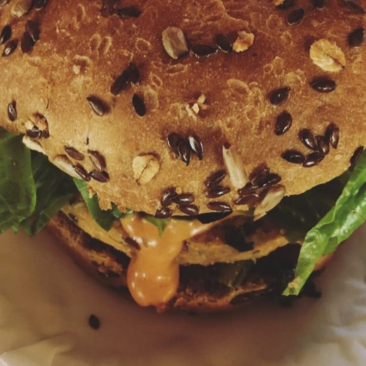 photo of Veg&Veg Burger shared by @giuliabarison on  06 Apr 2022 - review
