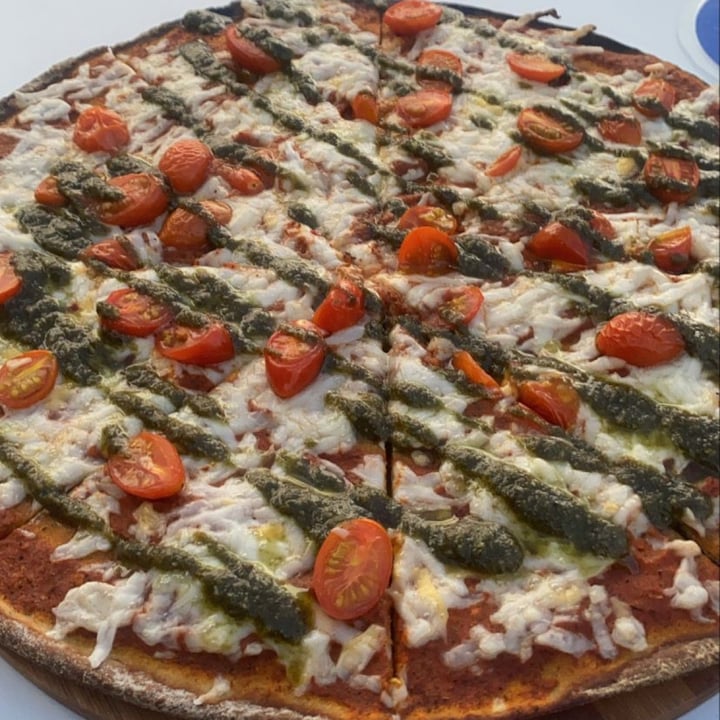 review photo of Vegan style Pizza Margarita shared by @cevaly on 27 Oct 2021 - review