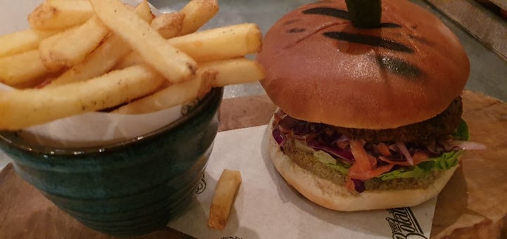 review photo of The Botanist Reading Moving Mountains Burger shared by @smalltams on 20 Jan 2020 - review