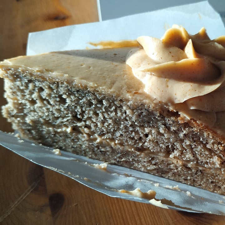 photo of Txarloska Pastelería Vegana Banana cake shared by @tomatoandpotatovegan on  08 Feb 2022 - review