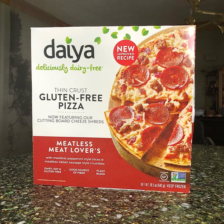 photo of Daiya Thin crust gluten-free pizza meatless meat lovers shared by @nrippe1 on  29 May 2022 - review