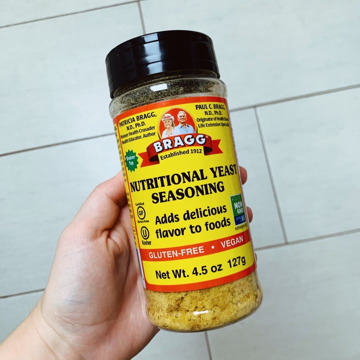 photo of Bragg Nutritional Yeast Seasoning shared by @yammygreens on  05 Nov 2020 - review