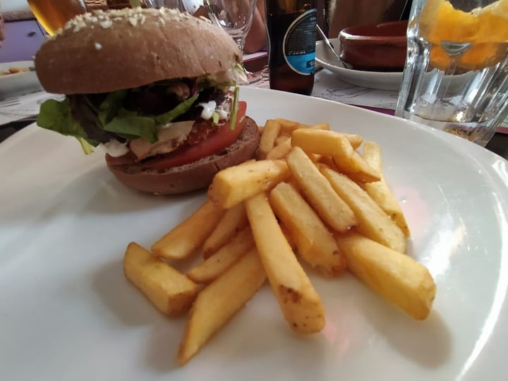 photo of Vegania Veggie Bar Carabanchel Hamburguesa shared by @liss on  10 Oct 2019 - review
