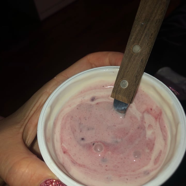 review photo of Felices Las Vacas Yogur con colchon de frutos rojos shared by @carovivern on 29 Nov 2022 - review