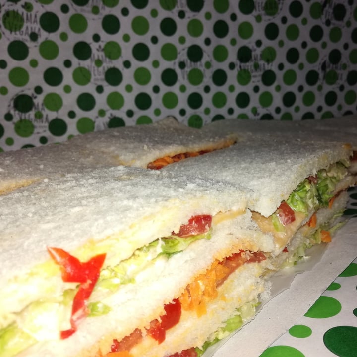 photo of Curry Green Market & Coffee Sandwich  De Miga shared by @mamaferveg on  22 Jul 2020 - review