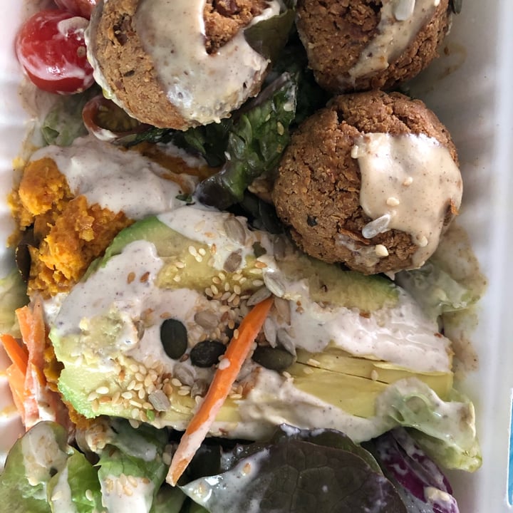 photo of Lexi's Healthy Eatery Falafel Bowl shared by @louiseloveslentils on  04 Sep 2021 - review