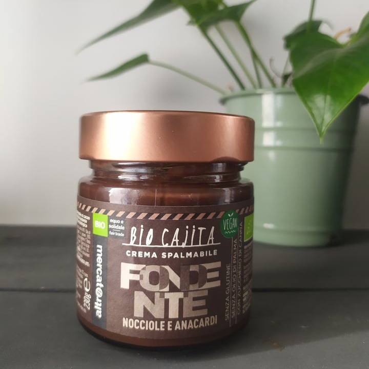 photo of Altro mercato Bio cajita nocciole e anacardi shared by @pech on  11 May 2022 - review