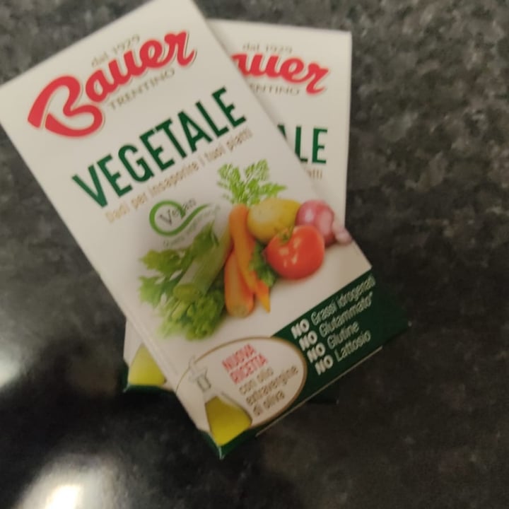 photo of Bauer Brodo vegetale - dadi shared by @adryvegan on  30 Dec 2021 - review