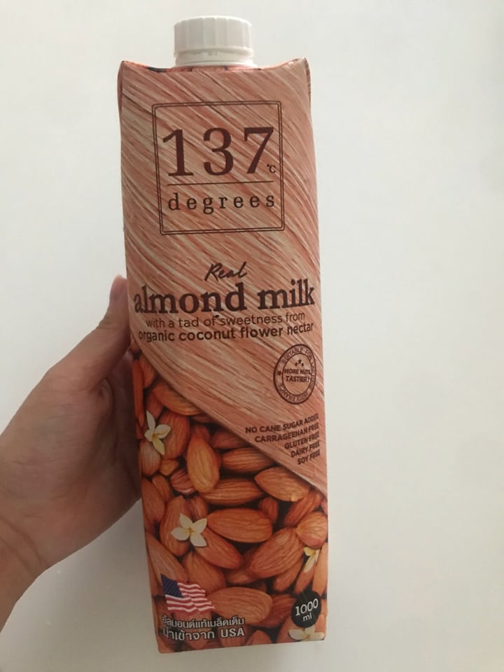 photo of 137 degrees Almond milk Sweetened with Organic Coconut Flower Nectar shared by @blxck on  25 Oct 2019 - review