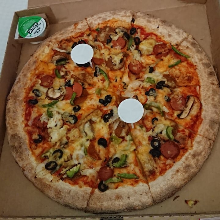 photo of Papa John's Pizza The vegan works shared by @sunmoony on  15 May 2022 - review