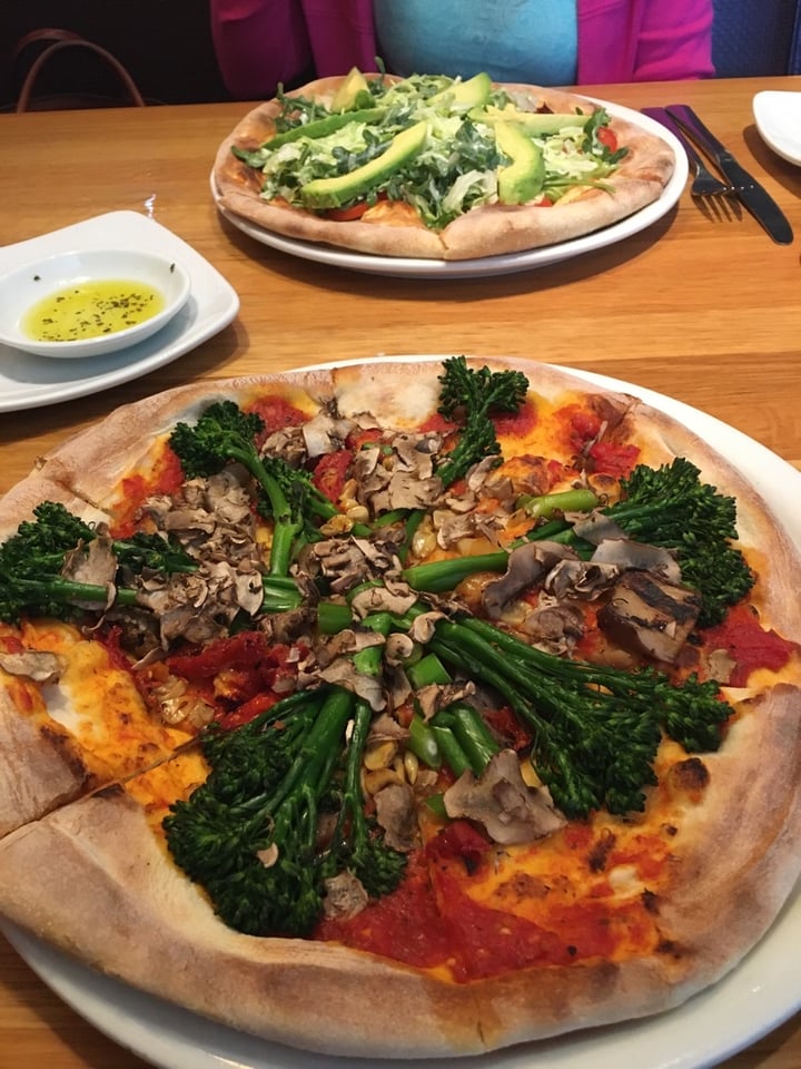 review photo of California Pizza Kitchen at Dallas Fort Worth Airport California Veggie (no Cheese) shared by @hofmanemily on 04 Dec 2019 - review