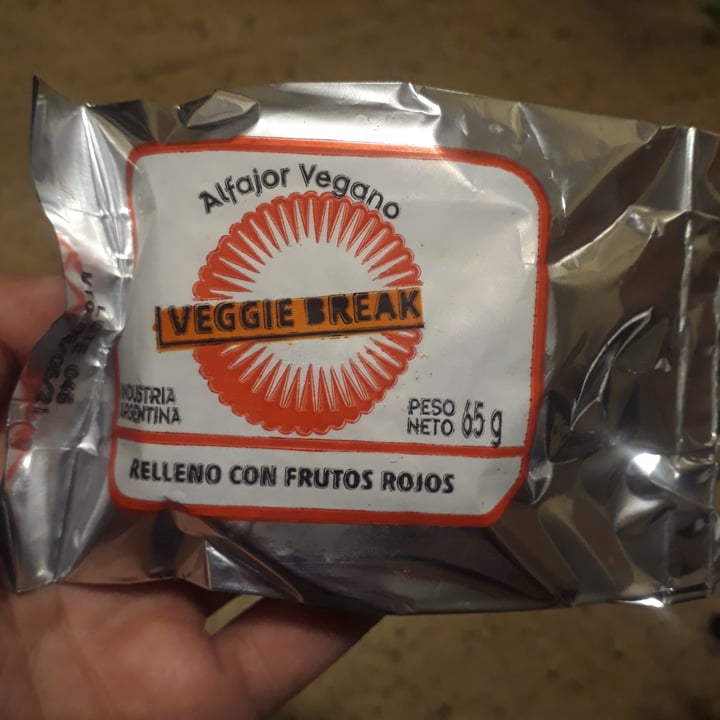 photo of Veggie Break Alfajor Vegano Relleno De Frutos Rojos shared by @rulitovegan on  29 Apr 2021 - review