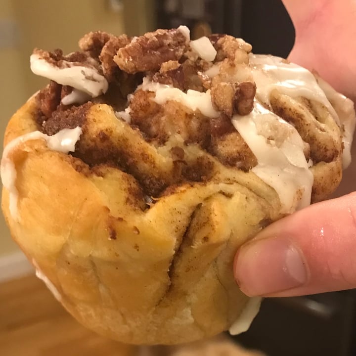 review photo of Brooklyn Whiskers Cinnamon Bun shared by @ethicalkate on 09 Nov 2021 - review