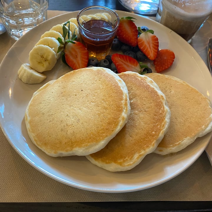 review photo of Tauer Bakery Fruity Pancakes shared by @elenuriss on 04 Jan 2023 - review