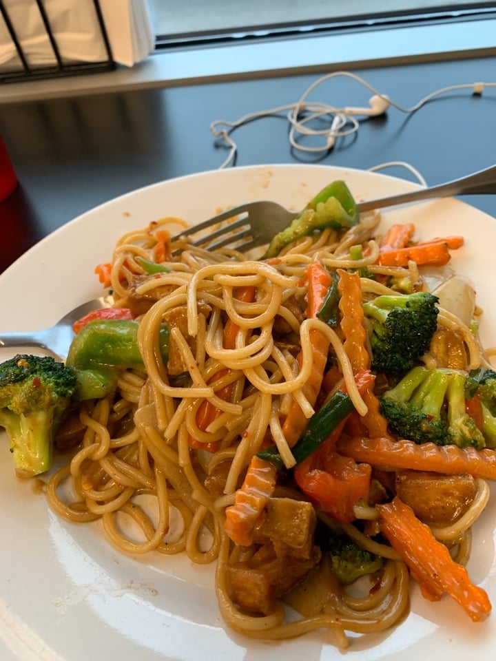 photo of Thai Express Peanut Sauce Spaghetti shared by @ginasveganagogo on  25 Oct 2019 - review