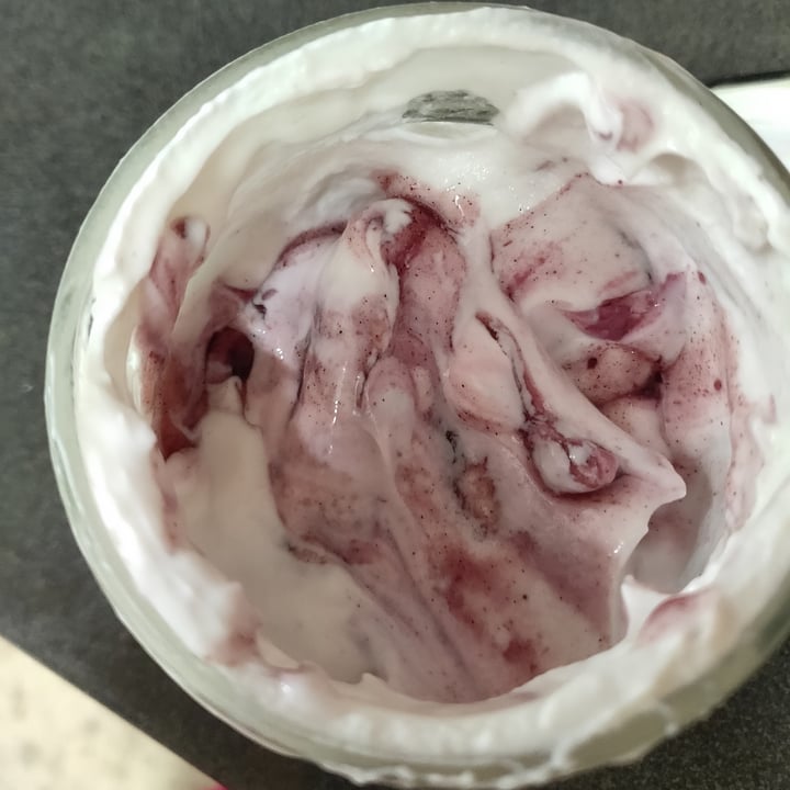 photo of Raglan Food Co Organic Blackcurrant & Vanilla Yoghurt shared by @anbu on  03 Jul 2020 - review