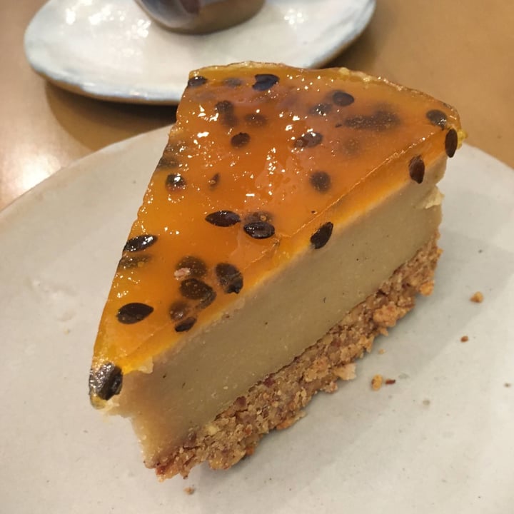 photo of Let it V - Vegan Sushi Cheese cake de maracuyá shared by @dprieto on  26 Oct 2022 - review