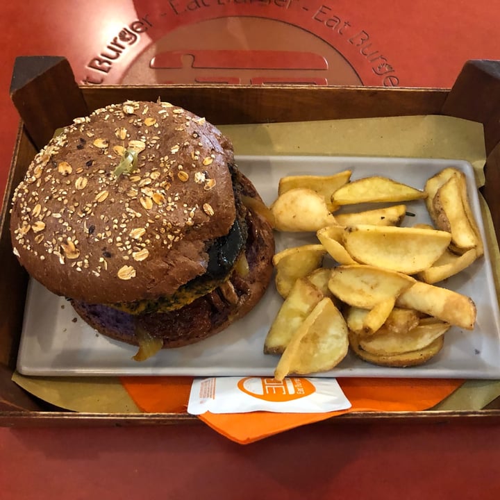 photo of Eat Burger Burger Vegano shared by @teresabenini on  29 May 2022 - review
