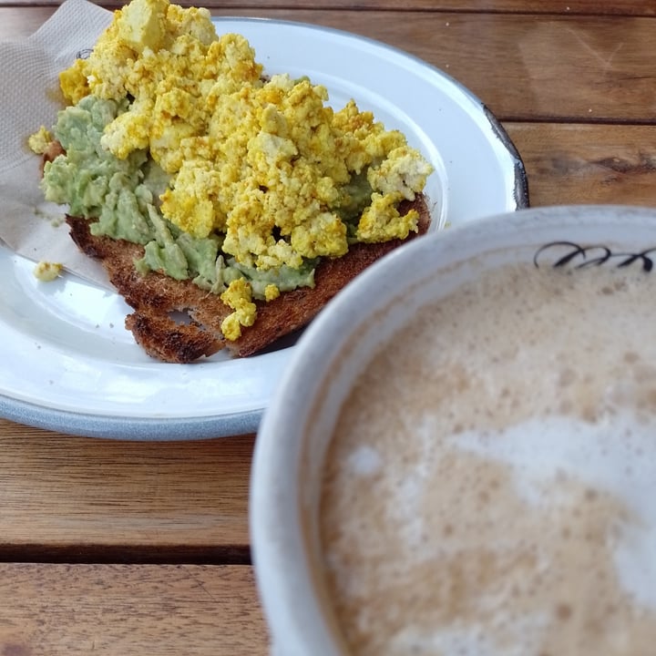 photo of Le Blé Ballester Tostada De Palta-Tofu Con Café Y Leche De Almendras shared by @karenyan on  22 Jul 2022 - review