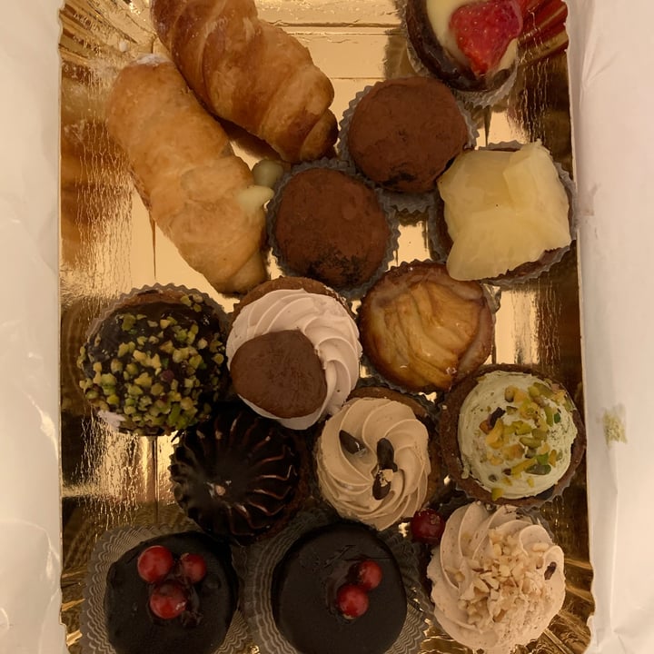 photo of Pasticceria Caffetteria Larocca pasticcini vegani shared by @pier64 on  11 Nov 2022 - review