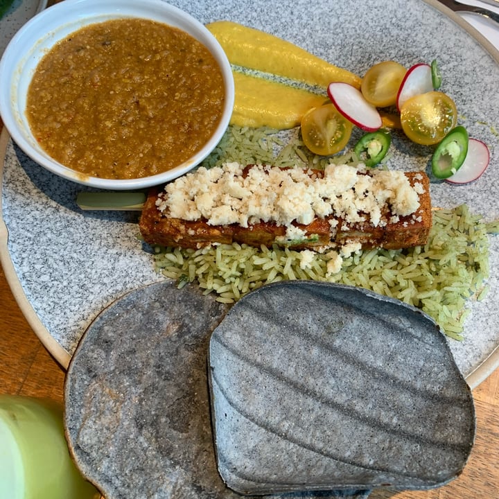 photo of mallow pibil tofu, arroz verde, salsa amarilla, blue corn tortillas, black bean mole, queso fresco shared by @lamaryvegana on  19 Jun 2022 - review