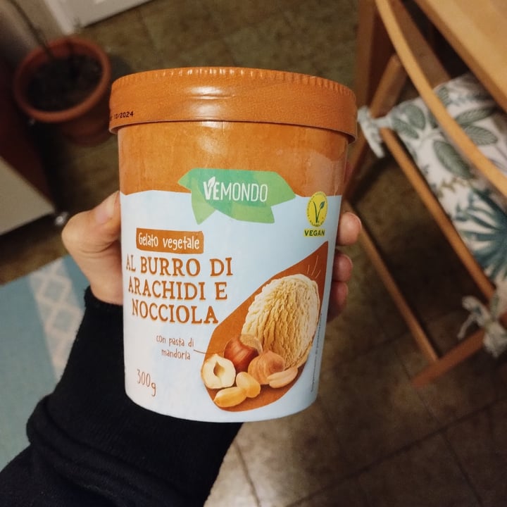 photo of Vemondo  Gelato Al Burro Di Arachidi E Nocciola shared by @alfa94 on  16 Dec 2022 - review