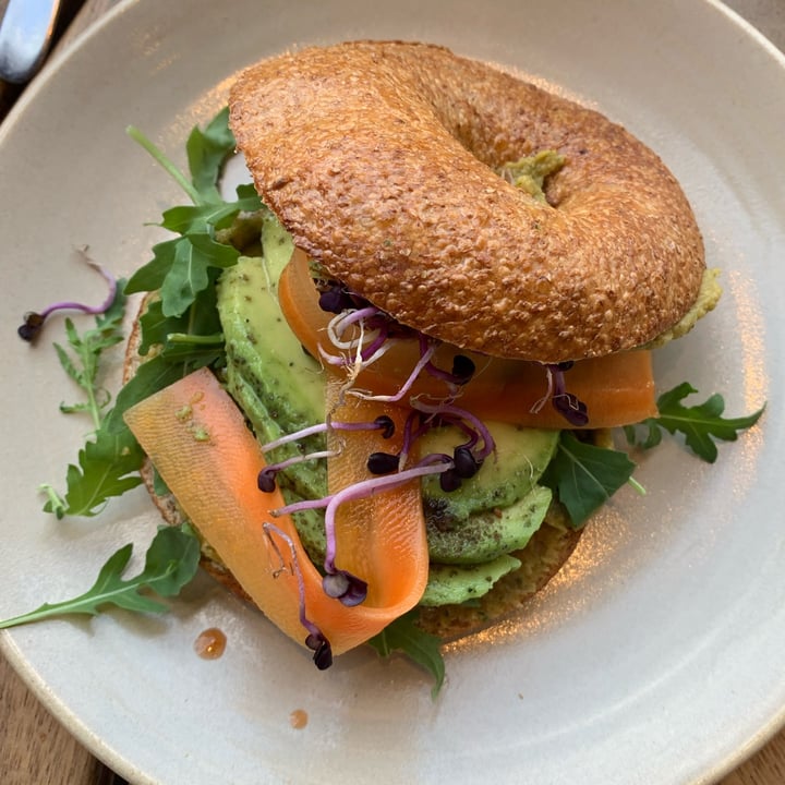 photo of Superette Café Hummus bagel shared by @sofipereez on  11 Dec 2021 - review