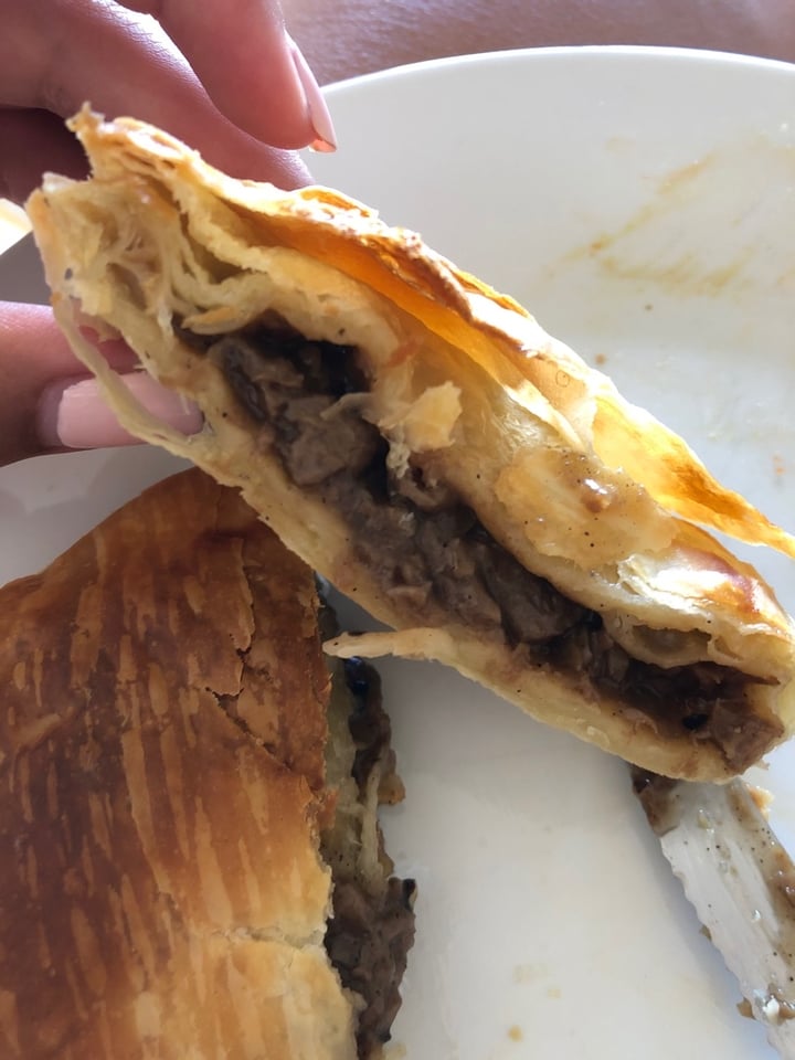 photo of Fry's Family Food 2 Pepper Steak-Style Pies shared by @marchesivegan on  14 Jan 2020 - review