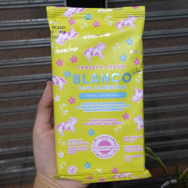 photo of Un Rincón Vegano Tableta sabor Blanco con Almendras shared by @johanna91 on  19 Sep 2020 - review