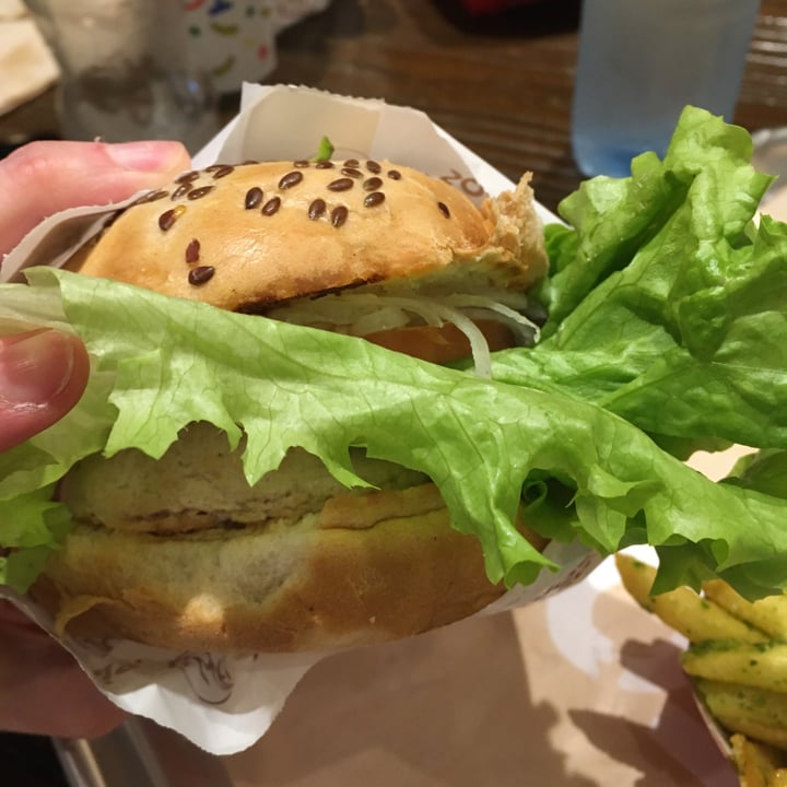 photo of Burger 54 Vegan Chicken Sandwich shared by @lix on  27 Aug 2022 - review