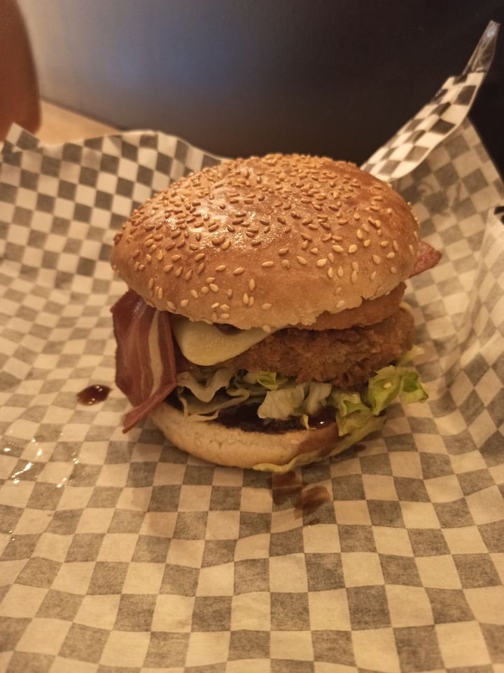 photo of THUNDER VEGAN FOOD Hot Burger “Pollo” shared by @veggienning on  13 Feb 2020 - review