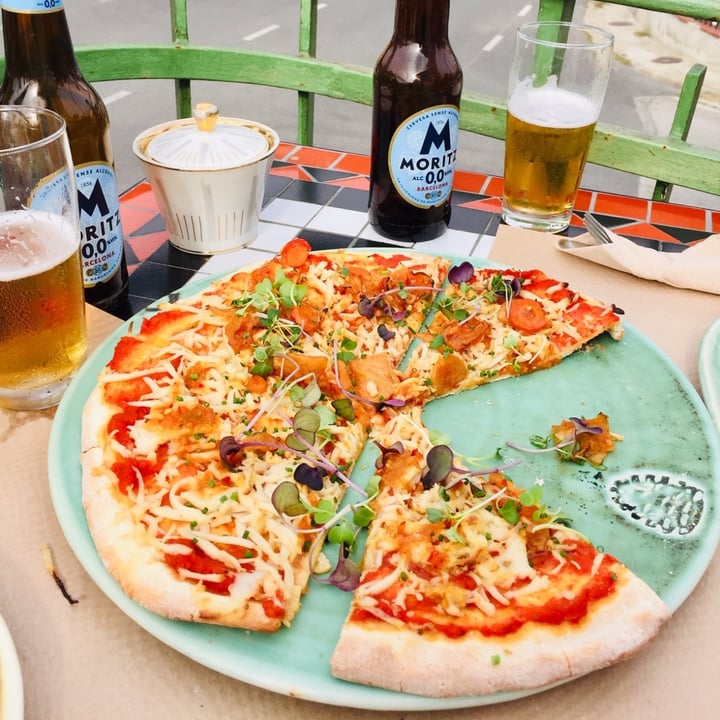 photo of Les Escales Bistró Kimchi Cheese Pizza shared by @nimsay25 on  23 Oct 2022 - review