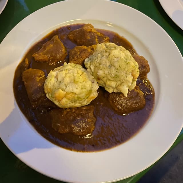 Photo of the dish “Vegansl Mit Rotkraut Und Knödl”