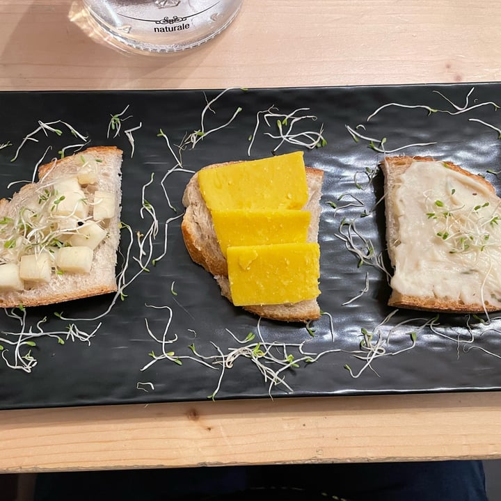 review photo of ...IDEM CON PATATE Degustazione formaggi vegan shared by @pinacari on 10 Dec 2021 - review