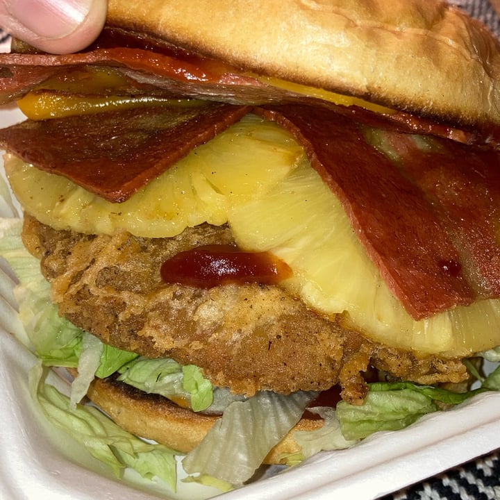 review photo of Huns Hawaii-Hun shared by @jamesdunn611 on 31 Dec 2021 - review