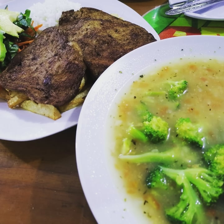 photo of RESTAURANT VEGETARIANO EL PARAISO Sopa De Brócoli + Bisteck Vegetal Con Papas Fritas Y Ensalada shared by @eduardovegan on  29 Apr 2021 - review