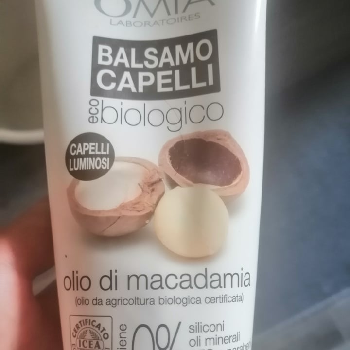 photo of Omia Laboratoires Balsamo Capelli Olio di Macadamia shared by @chocomomo0601 on  14 Jun 2022 - review