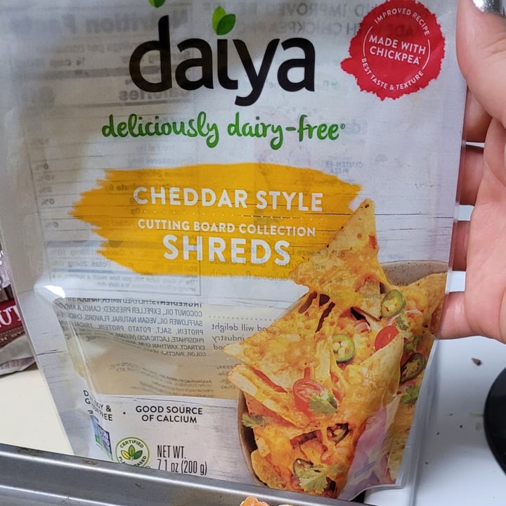 photo of Daiya Pizza Gluten Free fire roasted Vegetable shared by @greentini4 on  19 Oct 2021 - review