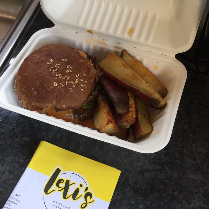 photo of Lexi's Healthy Eatery Activated Charcoal Burger shared by @melanie1512 on  07 Jul 2021 - review