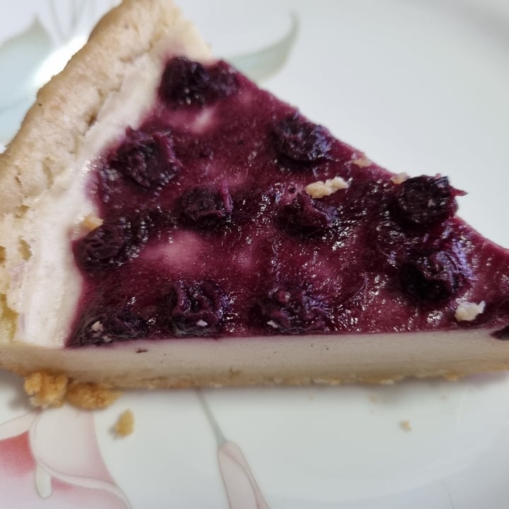 photo of Loving Hut Blueberry cheesecake shared by @plantbasedlifestyle on  01 May 2022 - review