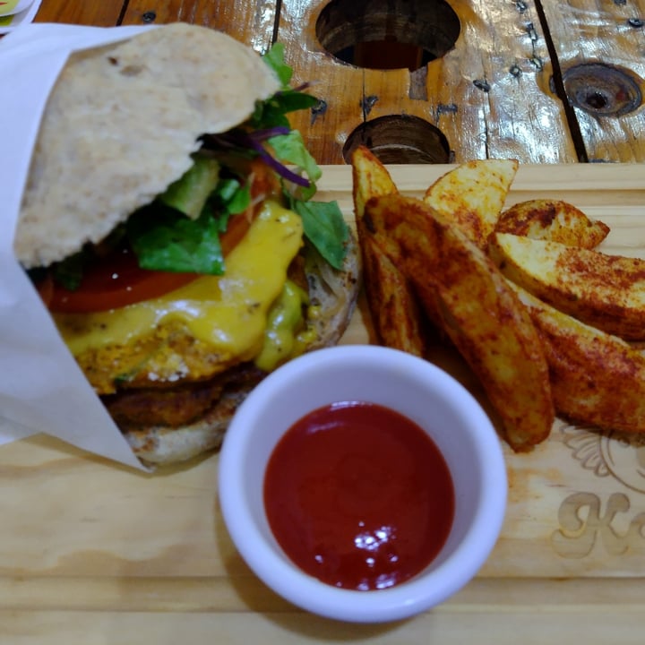 review photo of Koala Express Hamburguesa La Faláfel shared by @marianaherrr on 26 Jun 2022 - review