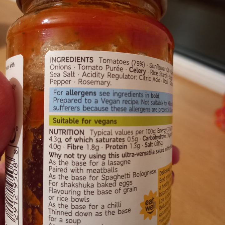 photo of Marks & Spencer Food (M&S) Classic Tomato Everything Sauce shared by @jennia on  01 Apr 2022 - review