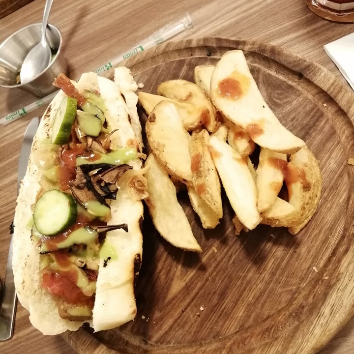 photo of Calabacitas Tiernas Bistro Hot dog vegano shared by @monicaqg on  01 Oct 2020 - review
