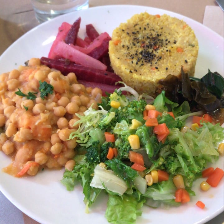 review photo of Baratza Kafea Plato Macrobiótico Con Garbanzos Y Paella De Quinoa shared by @jinsei on 24 Dec 2020 - review