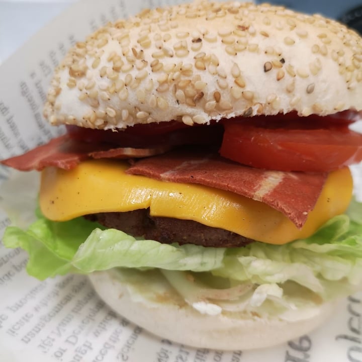 photo of iVeganEAT! Bacon Cheese Burger shared by @zozzonevegano on  30 Mar 2022 - review