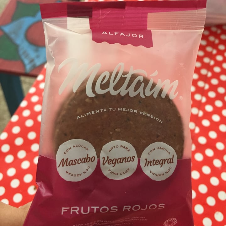 photo of Meltaím Alfajor de Limón shared by @lulisoraire on  08 Feb 2021 - review