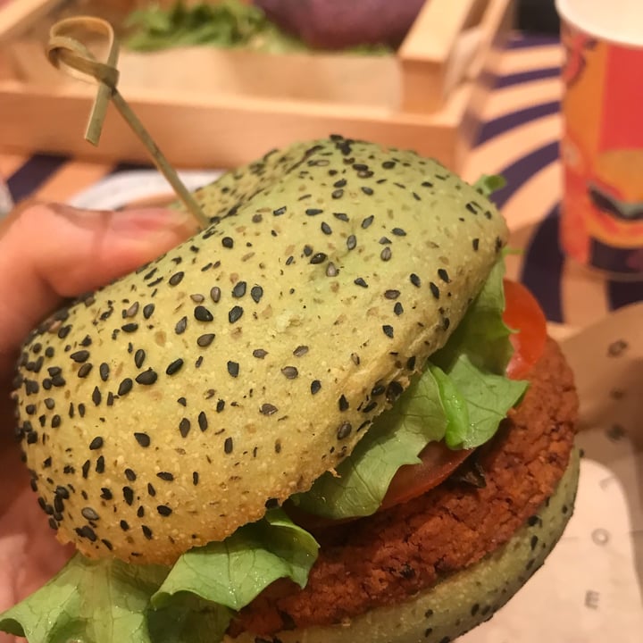 photo of Flower Burger Jungle burger shared by @franceschini on  11 Mar 2022 - review
