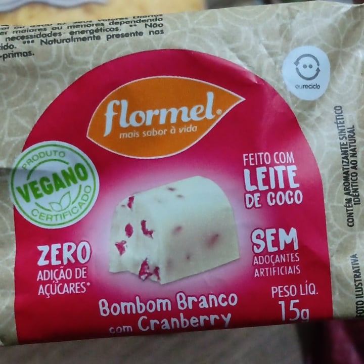 review photo of Flormel Bombom chocolate branco com cramberry shared by @jenifercubas on 08 May 2022 - review